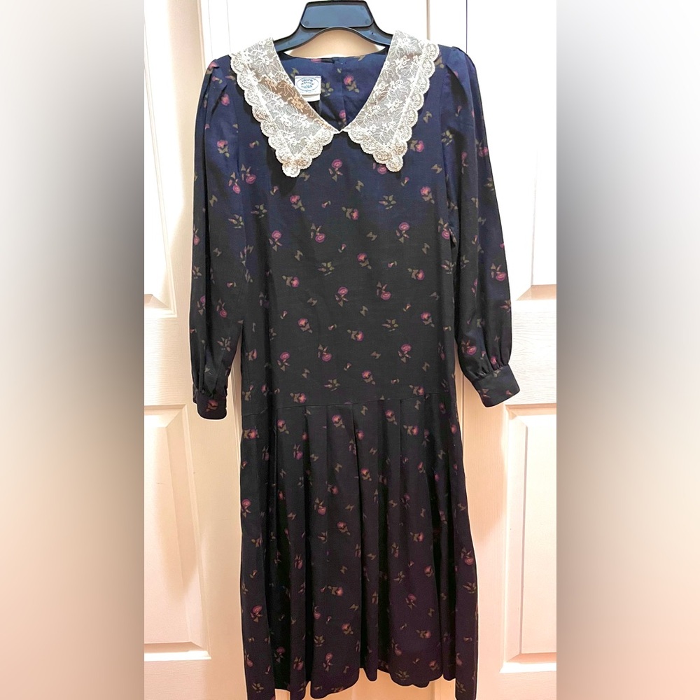 Lace-Collar Floral Long Sleeve Dress - Black with Pink Roses